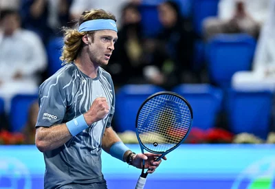 Andrey Rublev enchaîne à Dubaï : le Russe s’offre un nouveau quart après un combat intense face à Humbert