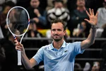 Auger-Aliassime: «Onun səviyyəsindən çox qorxuram» – Dubayda Medvedevlə yarımfinal