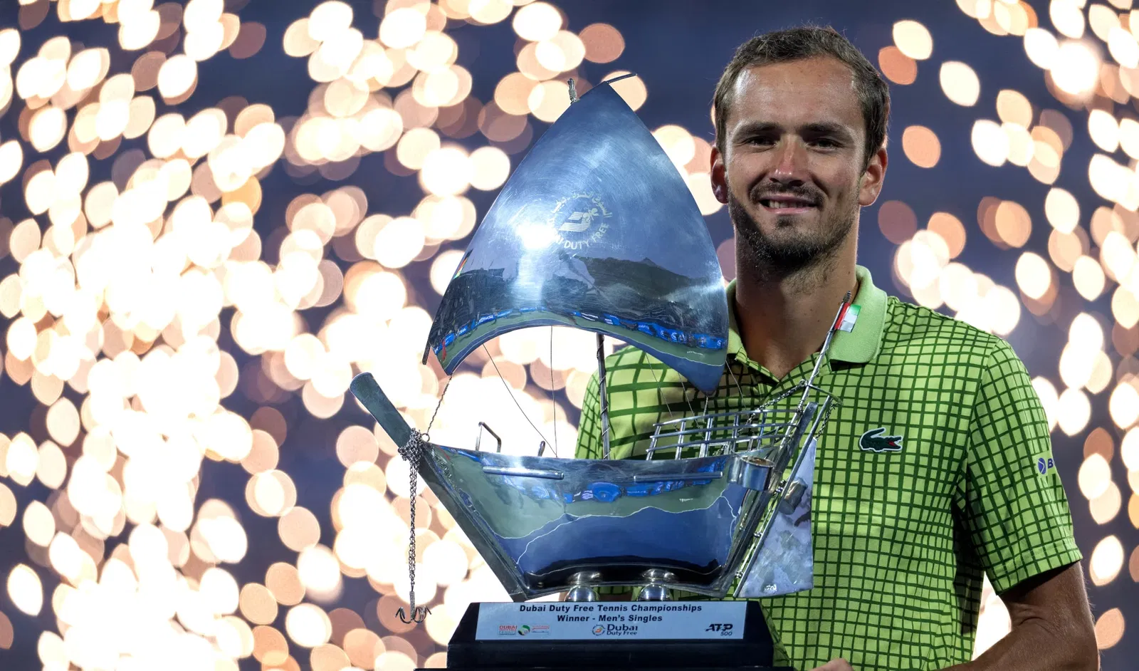 Double vainqueur à Dubaï, Daniil Medvedev raconte : « C’est le seul trophée qui s’est cassé… je ne l’ai pas chez moi »