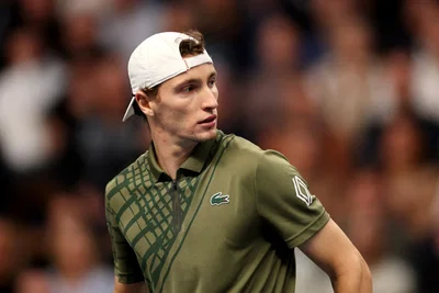 Ugo Humbert craque après trois balles de match et s’incline d’entrée à Brisbane