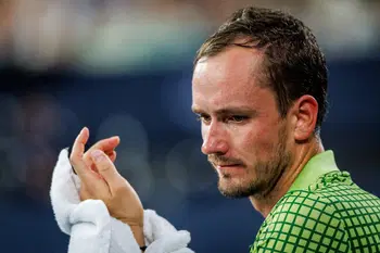 “ไม่มีใครรู้ว่าเราจะบินได้อีกเมื่อไหร่” เมดเวเดฟเผย หลังติดแหง็กที่ดูไบ