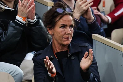 « Ils se moquent de leurs citoyens » : la mère de Holger Rune, bloquée à Doha avec son fils, dénonce l’inaction du Danemark