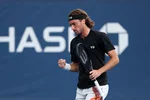 Tsitsipas verslaat Fritz en pakt eerste Top-20zege in meer dan een jaar