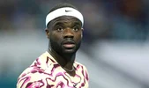 Brisbane: Medvedev 59 dəqiqəyə Tiafoe-ni (6-3, 6-2) məğlub etdi — Tiafoe-nin nəhəng su butulkası hamını güldürdü