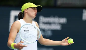 « Je ne sais pas ce qu’elle a fait avec son service » : Swiatek inquiète après son élimination à Indian Wells