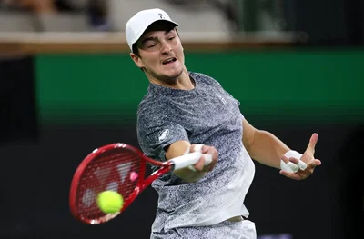 Miami : Fonseca assure et s’offre un choc contre Alcaraz, Dimitrov éliminé d’entrée