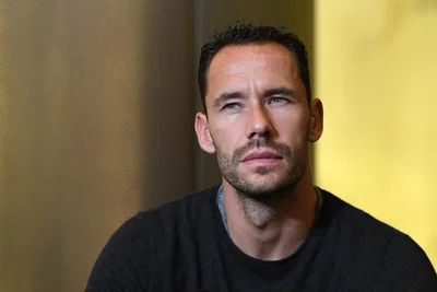 « Une jeune fille est plus peureuse, c’est normal » : les propos de Llodra font réagir