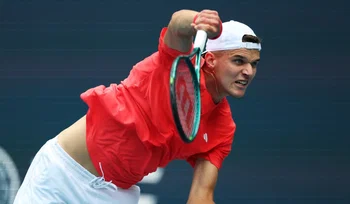Mensik, tenant du titre, battu par Tiafoe au troisième tour à Miami après une fin de match irrespirable