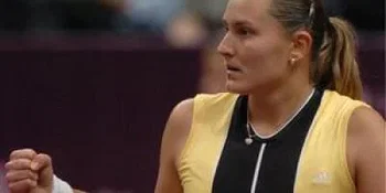 Petrova succède