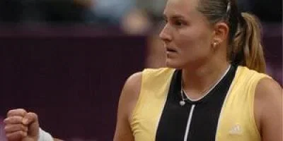 Petrova succède