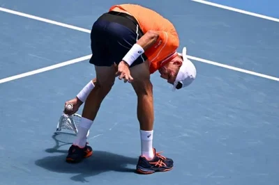 Des crampes et des larmes pour Atmane face à Medvedev dans la fournaise de Melbourne