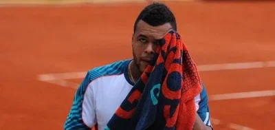 Tsonga chute face à Djokovic en quarts de Roland Garros