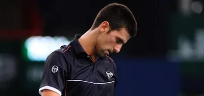 Djokovic battu à Paris-Bercy mais numéro 1 mondial