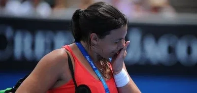 Touchée au pied, Bartoli abandonne face à Petkovic à Miami !