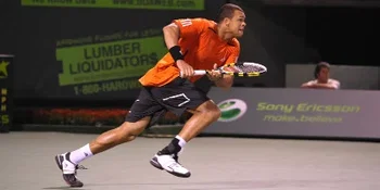 Tsonga gagne et repart de l'avant à Shanghai