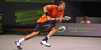 Tsonga gagne et repart de l'avant à Shanghai