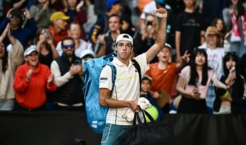 « Prendre les bonnes décisions pour la suite » : Cazaux forfait plusieurs semaines et très incertain pour Roland-Garros