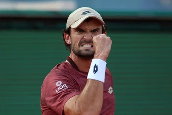 Porté par son public, Vacherot s’offre un exploit historique à Monte-Carlo !